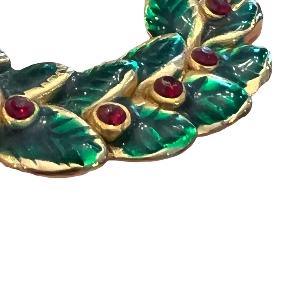 LIA‎ Green Red Enamel Red Rhinestone Christmas Wreath Brooch Signed Festive